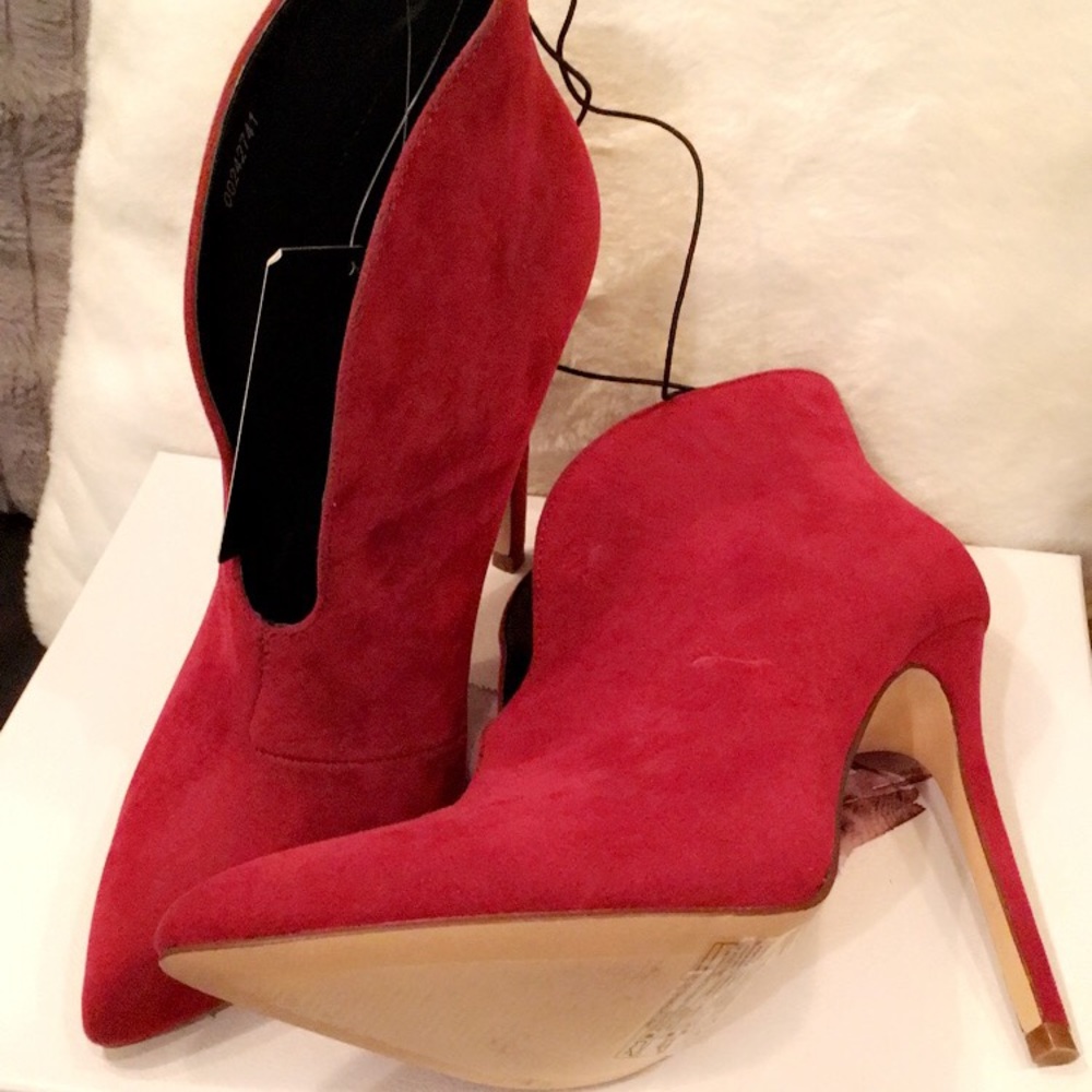 Red ankle bootees size 7